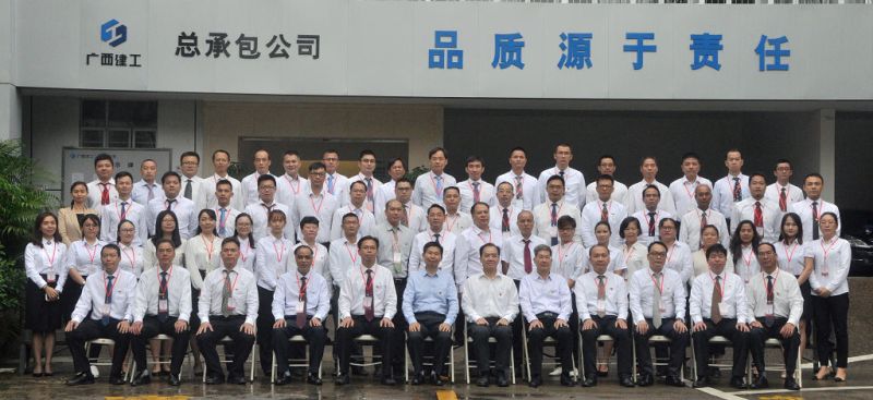 公司党代会整个代表合影留想.jpg