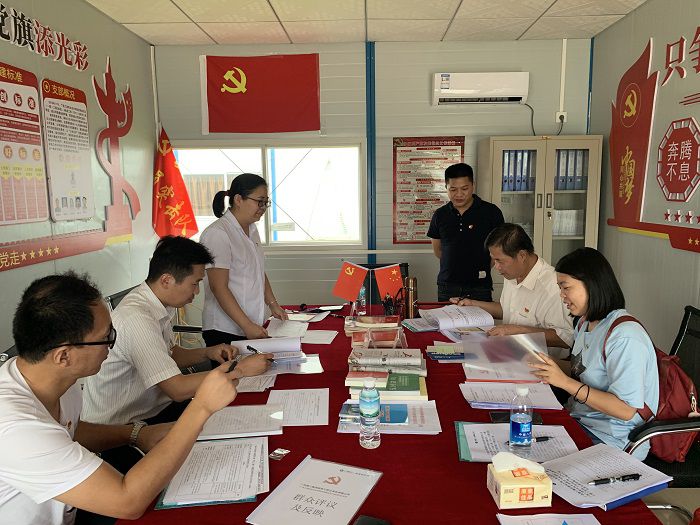 查抄资料现场。蔡怡灵 摄.jpg