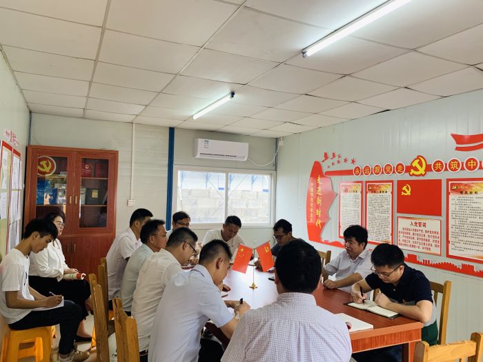 18座谈会现场；畦￡仙.jpg