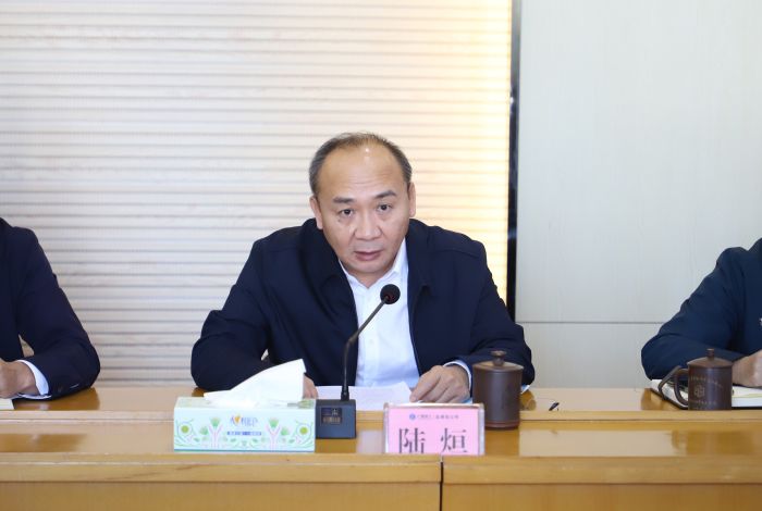陆烜通报集团会议心灵。郑诗宝 摄.jpg