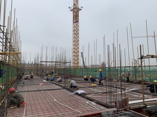 基础讲授楼B区三层梁板钢筋施工现。ńㄍ迹.jpg