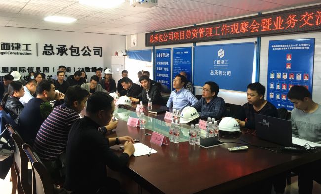 互换会现场。雷黄冈 摄.jpg
