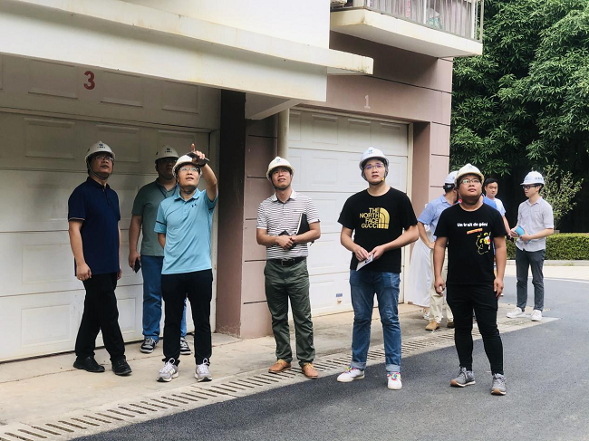 查抄现场。陈晓赟 摄（建图）.png