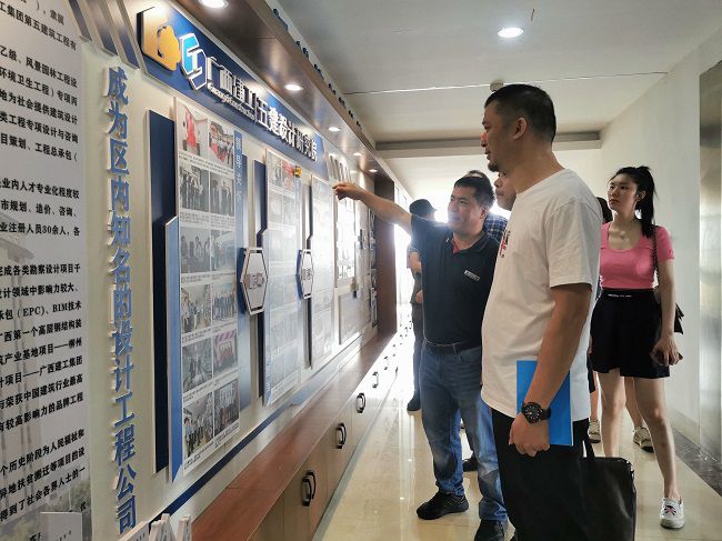 参观文化墙。五建设计钻研院供图（建图）.jpg
