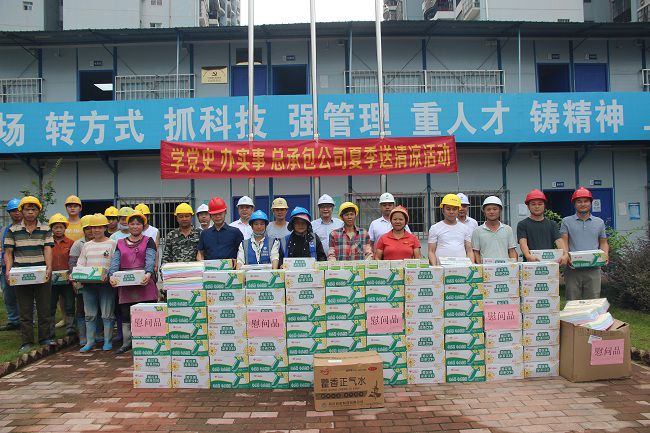 送清冷现场。吴茜 摄（建图）.jpg