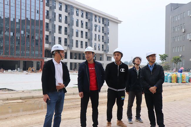陈祖训到交院项目查抄领导。 周煜川 摄（建图）.jpg