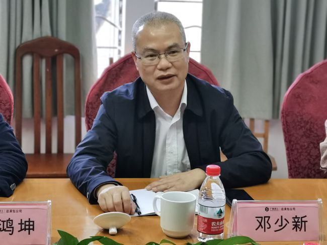 邓少新在三分公司调研。梁红玉 摄（建图）.jpg