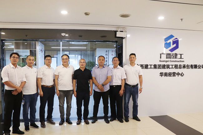 合影留想。周煜川 摄（建图）.jpg