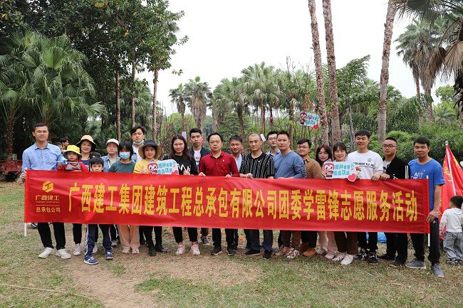 参与活动的职工合影。林成斌 摄（建图）.jpg