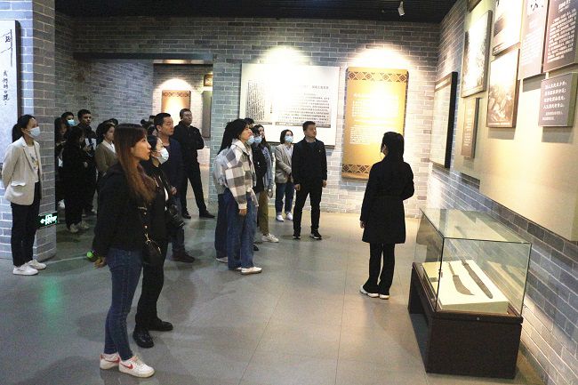 参观现场。张钊林 摄（建图） (2).jpg