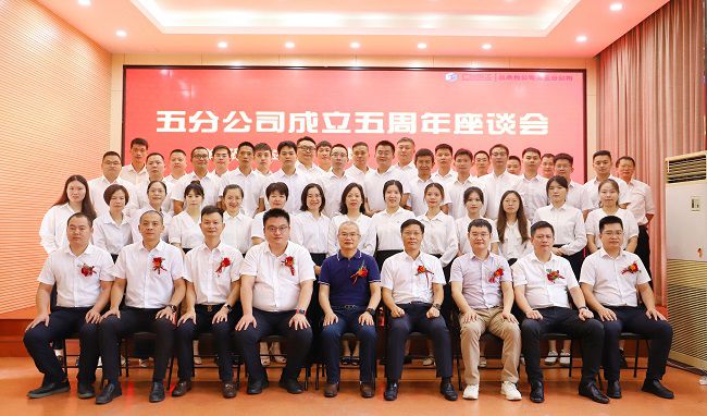 合影。杨钰 摄（建图）.jpg