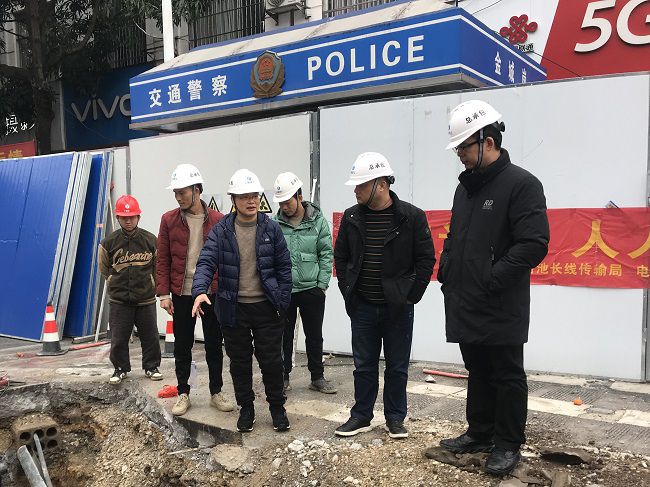 项目查抄现场。李挺 摄（建图）.jpg