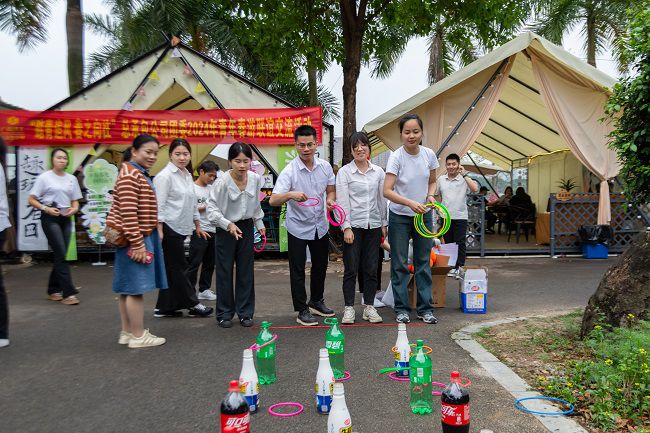 套圈现场。郭奎君 摄.jpg