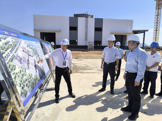 蓝海鹏在项目现场。江家兵摄（建图） (1).jpg
